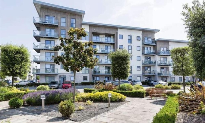 Bray on Thames Apartment | Captivating 2-Bed Apartment in Maidenhead
