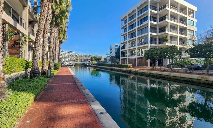 Victoria and Alfred Waterfront Apartment | This renovated waterfront apartment is a fantastic place to live