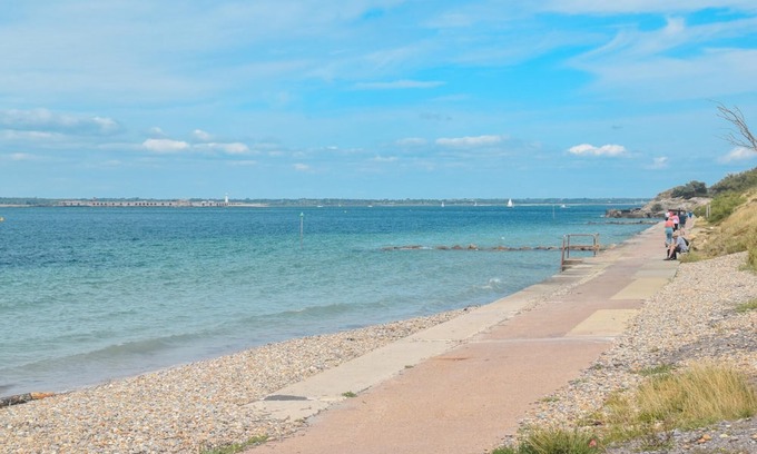 Totland Bay House | Dartmouth House - Bayside