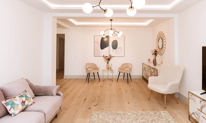 Iasi House | Luxurious Oasis: Boutique Villa in Copou, Iași
