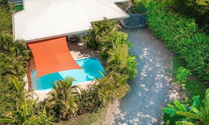 Puntarenas House | Macaws over head, monkeys in the distance, nature surrounding the pool…Pura Vida