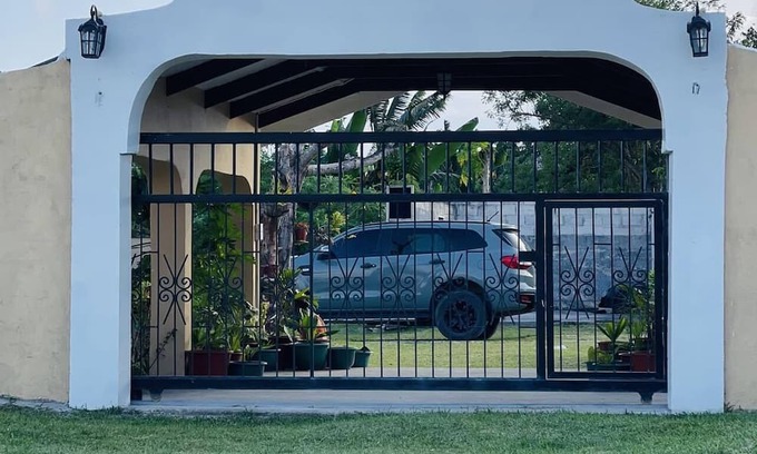 Port Vila Bed & Breakfast | Fully equipped B&B, 4 minutes WALK from the airport & 7 minutes drive to town!