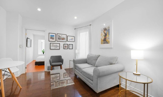 Greenwood - Coxwell Apartment | Beautiful Modern Apartment by Danforth