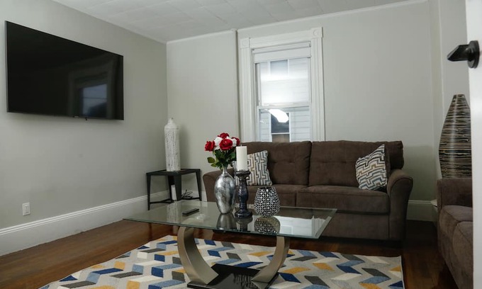 Lynn Apartment | Cozy Luxurious Lynn Apartment, nearby historic Salem, MA, Boston, MA & more!