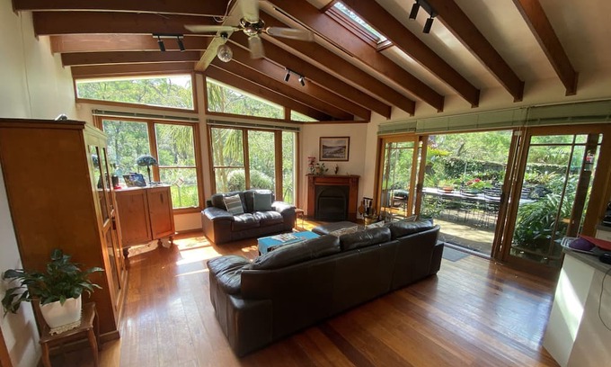 Frenchs Forest House | Spacious and Light Filled Home in a Bush Setting on Sydney's Northern Beaches