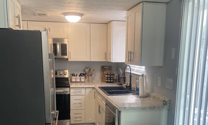 Panama City House | Krafty Hideaway 2 bed 1.5 bath Fenced-in backyard for your pets