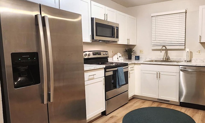Vernal House | Large Centrally-Located Upstairs Apartment