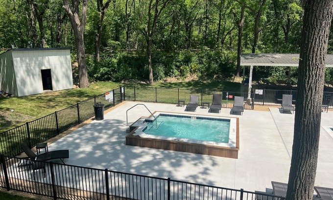 Yorkville Cottage | Deluxe Cottage - Loft - Deluxe Cottage - 1 Bedroom & Loft + Pullout