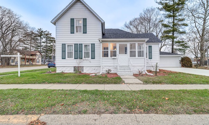 Belleville House | Michigan Retreat w/ Screened-In Porch, Near Lakes!
