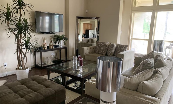 Tomball House | Friends and Family Vacation House @The Woodlands