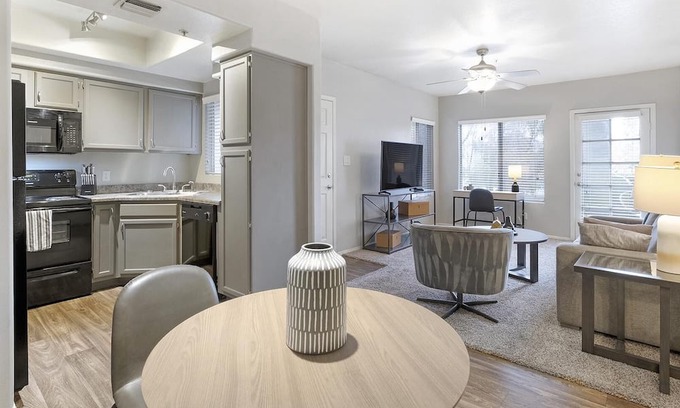 The Islands Apartment | Modern Apartment in Prime Location (ID1402X113)