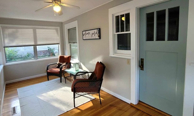 Cedar Rapids - Iowa City House | Cute Irish Cottage
