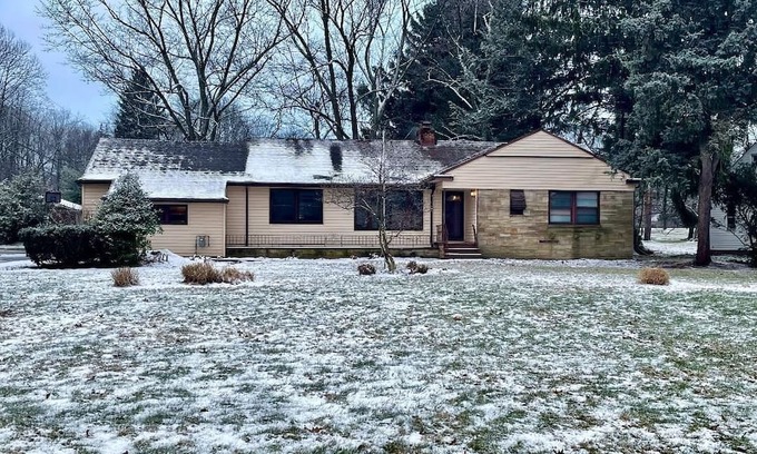 Cleveland House | Beautifully Renovated Ranch minutes from everything located in Mayfield Heights