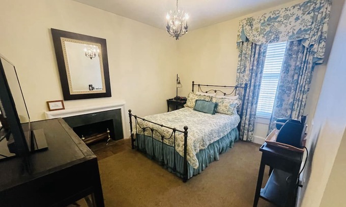 Clemmons Apartment | Tangelwood Room double - Non- Smoking- No Pet