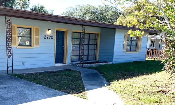 Alta Vista House | Retro Paradise! 4 br, 2 bathroom, Low Clean fees! Entire house! Fenced yard!