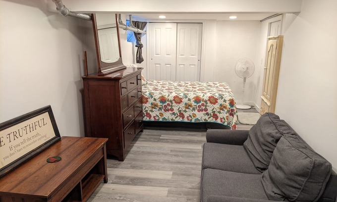 Greenwich Apartment | Greenwich Studio Near Beach/Pool/Tennis/Marina/Capitol Theater