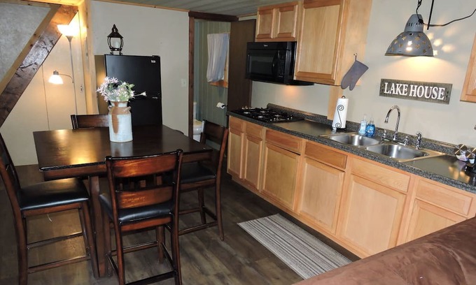 Malaga Cabin | Peace of Mind Cabin at Sparkman Lake