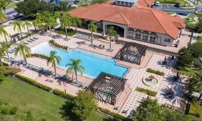 Bellavida House | Bella Vida Pool House with Games - Near Disney!