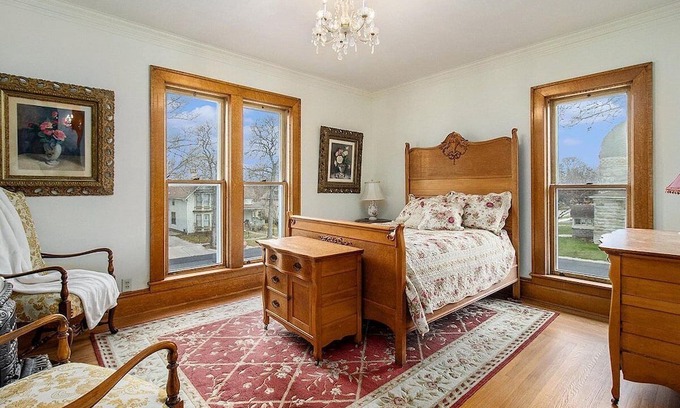 Manistee Bed & Breakfast | The Chandelier Bed & Breakfast ROOM#5