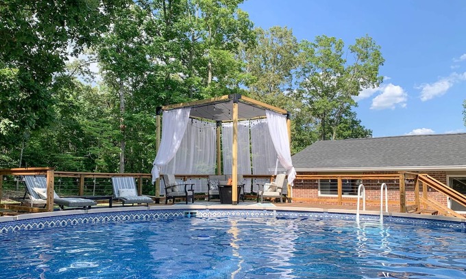Chickamauga Cottage | Charming Cottage w/ Hot Tub: 15 Mi to Chattanooga!