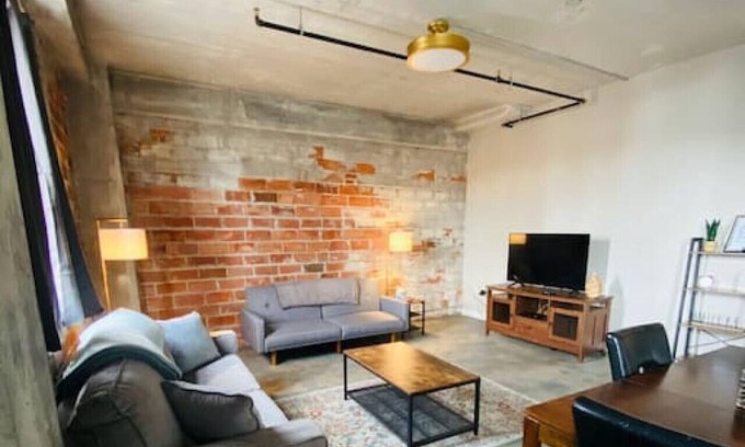 Downtown Apartment | Modern industrial 2 BR, 2 bath Downtown (#7)