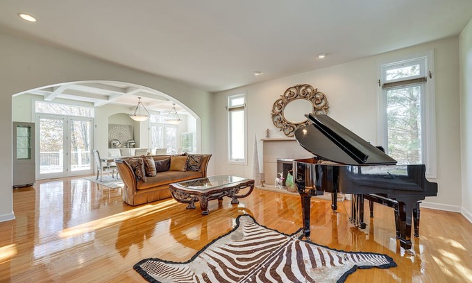 Mokena House | Stunning Mokena Home w/ Pool + Deck w/ Lake View!
