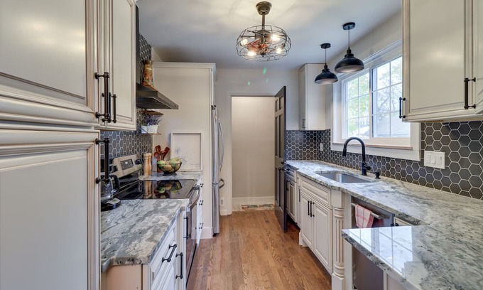 Farmington House | Charming Farmington Home < 1 Mi to Downtown!