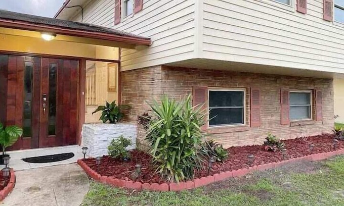 Bay Crest Park Apartment | 2 Bedroom 735708 by Houzlet