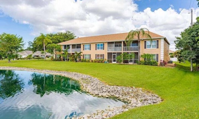 Crown Pointe Apartment | 2 Bedroom 737198 by Houzlet