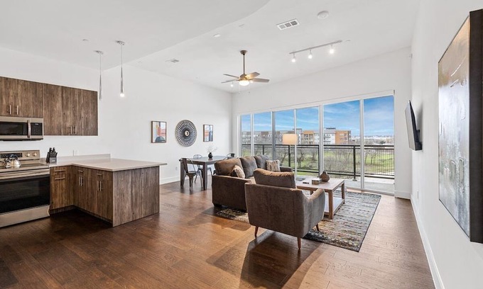 Cedars Apartment | Luxurious Dallas Apartment - Downtown