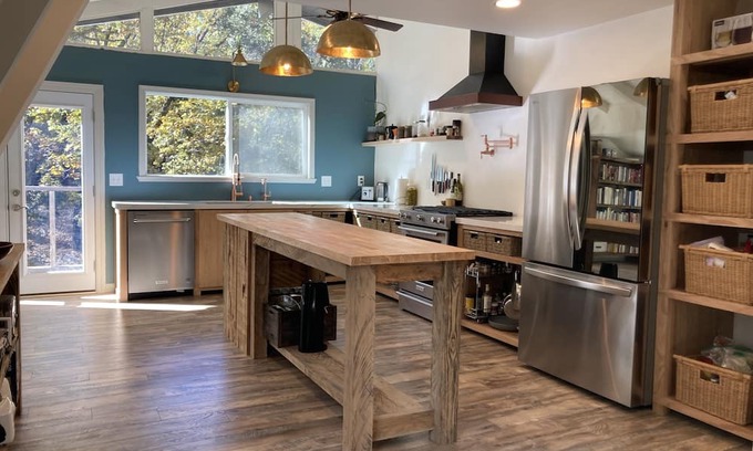 Mono Vista House | Peaceful rustic-modern wood haven