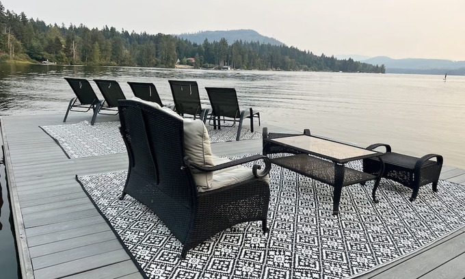 Shawnigan Lake House | Shawnigan house with lake access