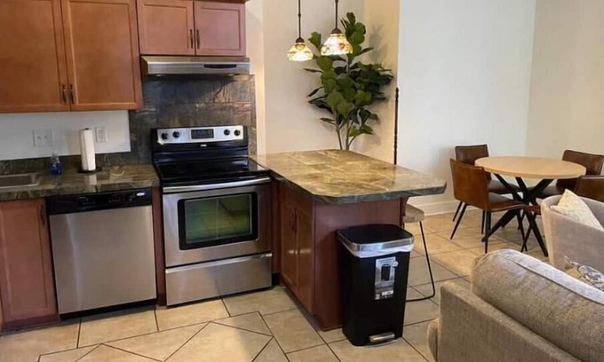 Vicksburg Apartment | Next to 10 South, Cottonwood’s & Roof Top!