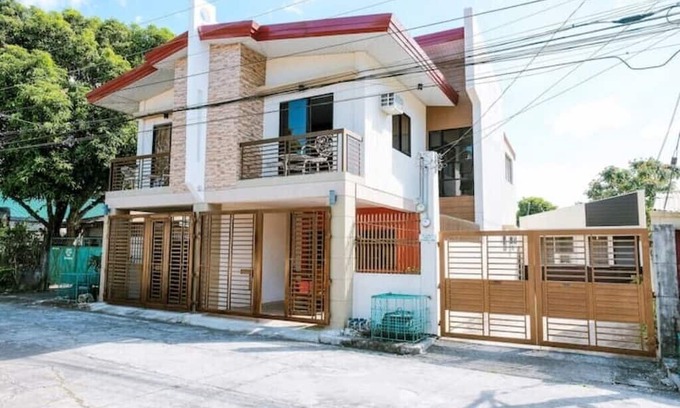 Bacolod House | Carmen's Place A: 4- rm duplex, gated, safe, near