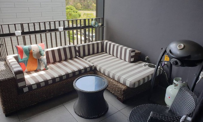 Little Bay Apartment | Eastern Suburbs Coastal Apartment with Large Balcony