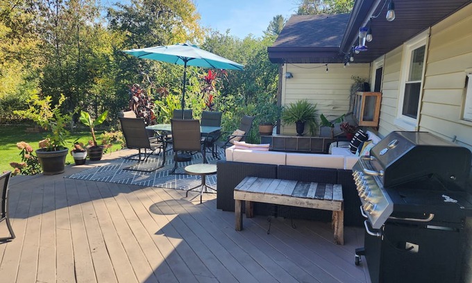 Neenah House | Your EAA Home for the Week