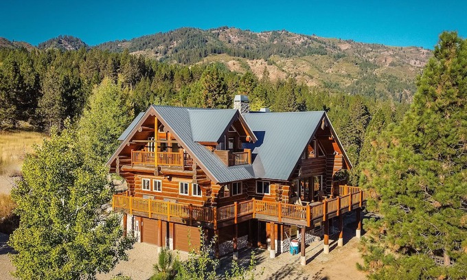 Garden Valley Cabin | Picturesque and Singular Cabin