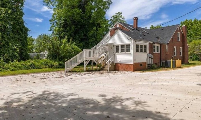 Greensboro Apartment | Comfortable for Long Term Stays!