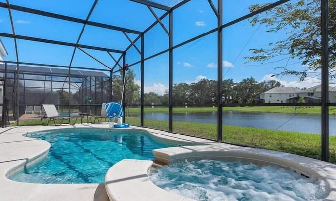 Veranda Palms House | SUPER BOHO 45- 8BDR/6BA SLEEPs 28 W/AMENITYs PASS!