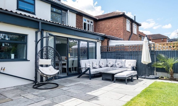 Emerson Park House | Wych Elm Road by MT Property