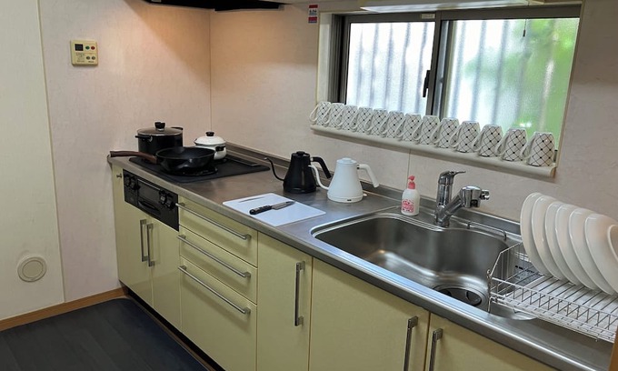 Narashino House | Near Tokyo DiesneyLand, Beach and Makuhari. Big House 4 BedRooms for 18 Guests