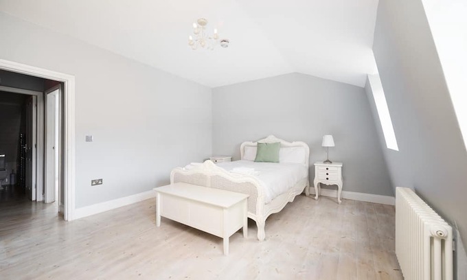 Camberwell Green Apartment | Chic 2BR London home where comfort meets style