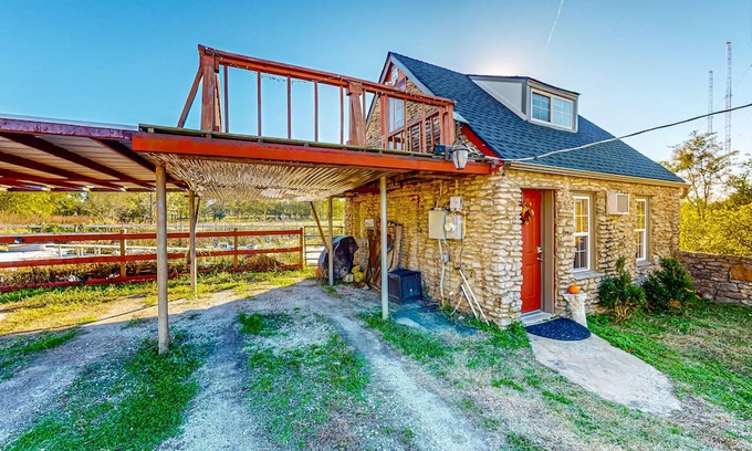 Tower Heights Cottage | Vintage Route 66 cottage with deck, views, yard games - near downtown