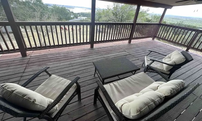 Jonestown House | Breathtaking Lakeviews 4 Bedrooms / 2 Bathrooms