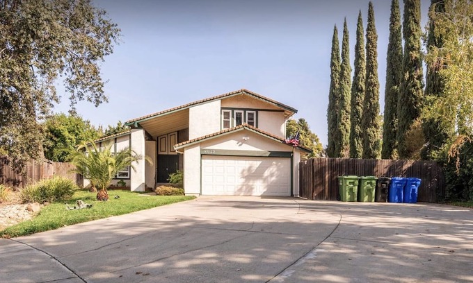Elk Grove House | Cozy Modern Home Elk Grove RV access