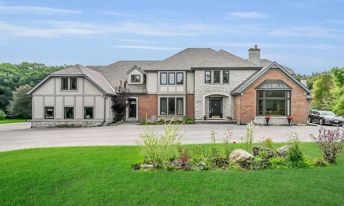Halton Regional Municipality House | Indoor Jacuzzi & Private Tennis Court: Luxury Burlington Estate. 10,000 Sqft