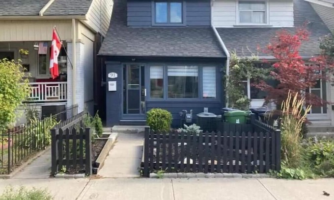 Leslieville House | Cozy Leslieville 2-Bedroom Home