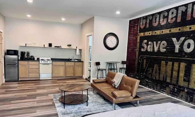 Marietta Apartment | Harmar Village Studio Apartment 2