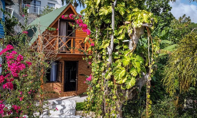 Barrio La Fortaleza Vieja Ski Chalet | Bayview Chalet