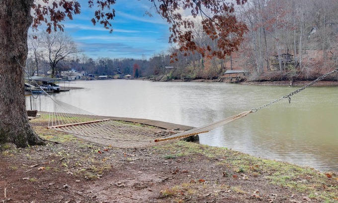 Louisville House | Lakefront Louisville Home - Dock, Fire Pit & Grill